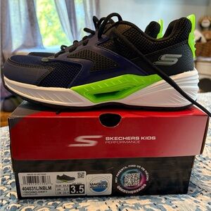 NWT Skechers Techno-Drift Sneakers
